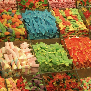 棒棒糖放在眼睛里吸收
